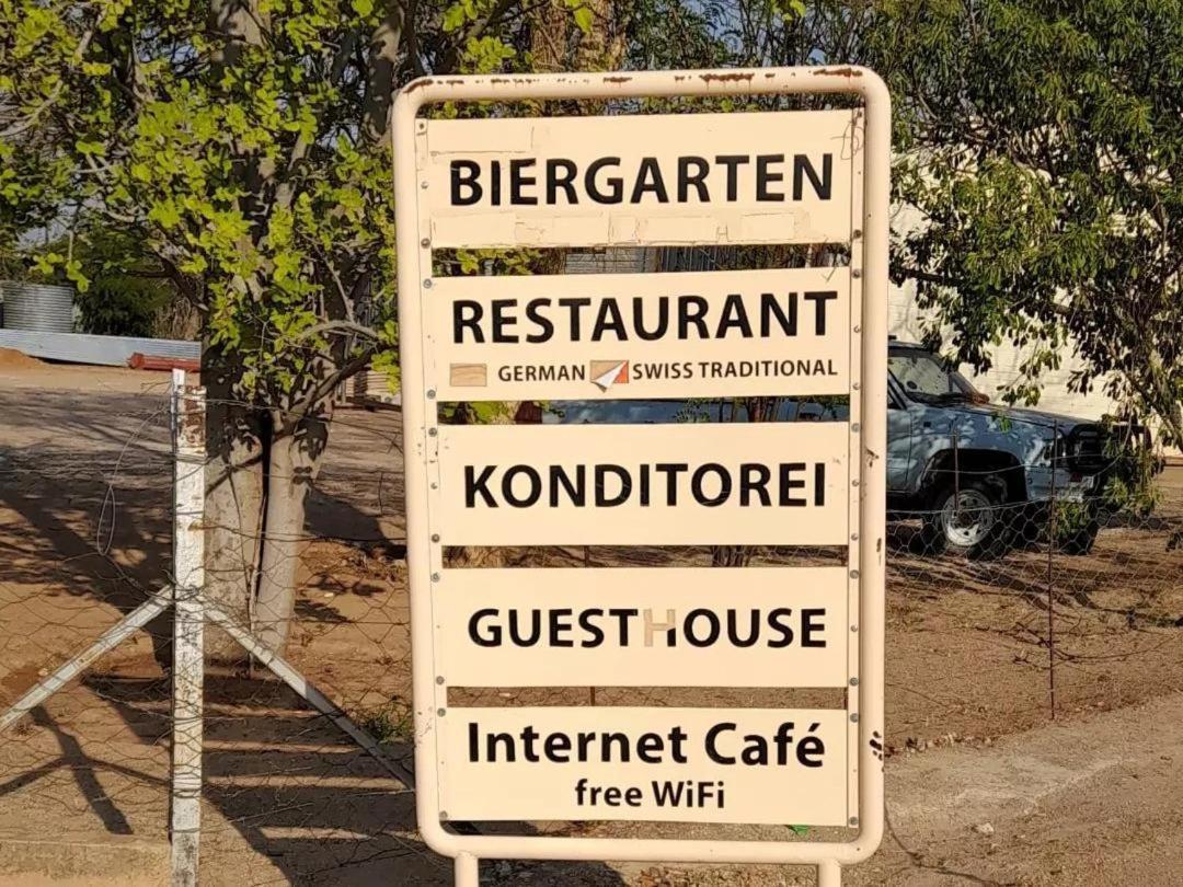 The Farmhouse Boutique Guesthouse And Beergarden Cc Outjo Bagian luar foto