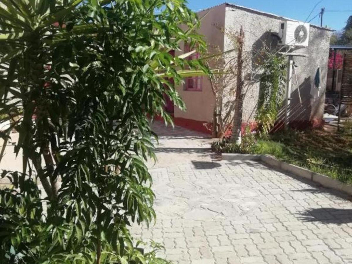 The Farmhouse Boutique Guesthouse And Beergarden Cc Outjo Bagian luar foto