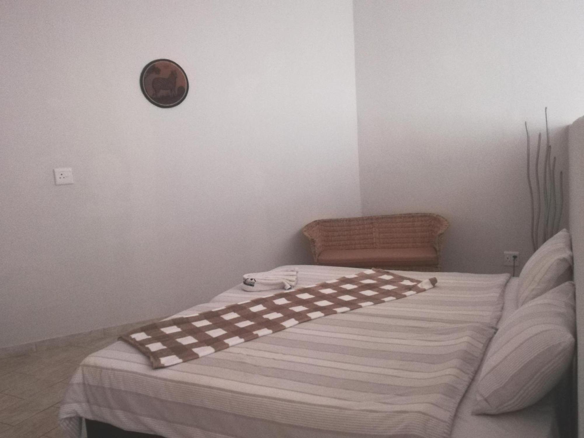 The Farmhouse Boutique Guesthouse And Beergarden Cc Outjo Ruang foto
