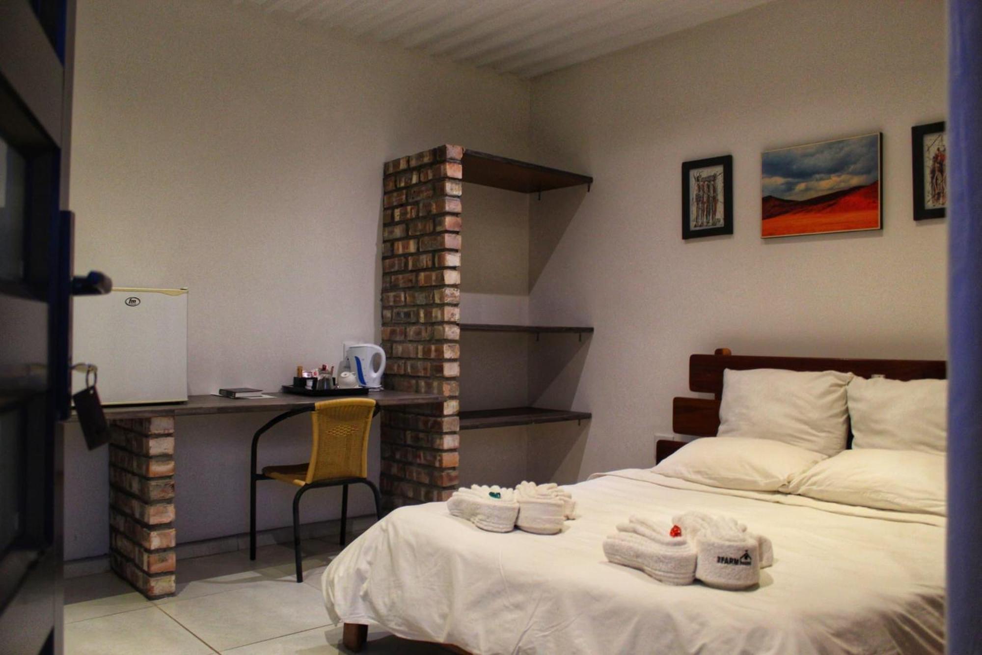 The Farmhouse Boutique Guesthouse And Beergarden Cc Outjo Ruang foto